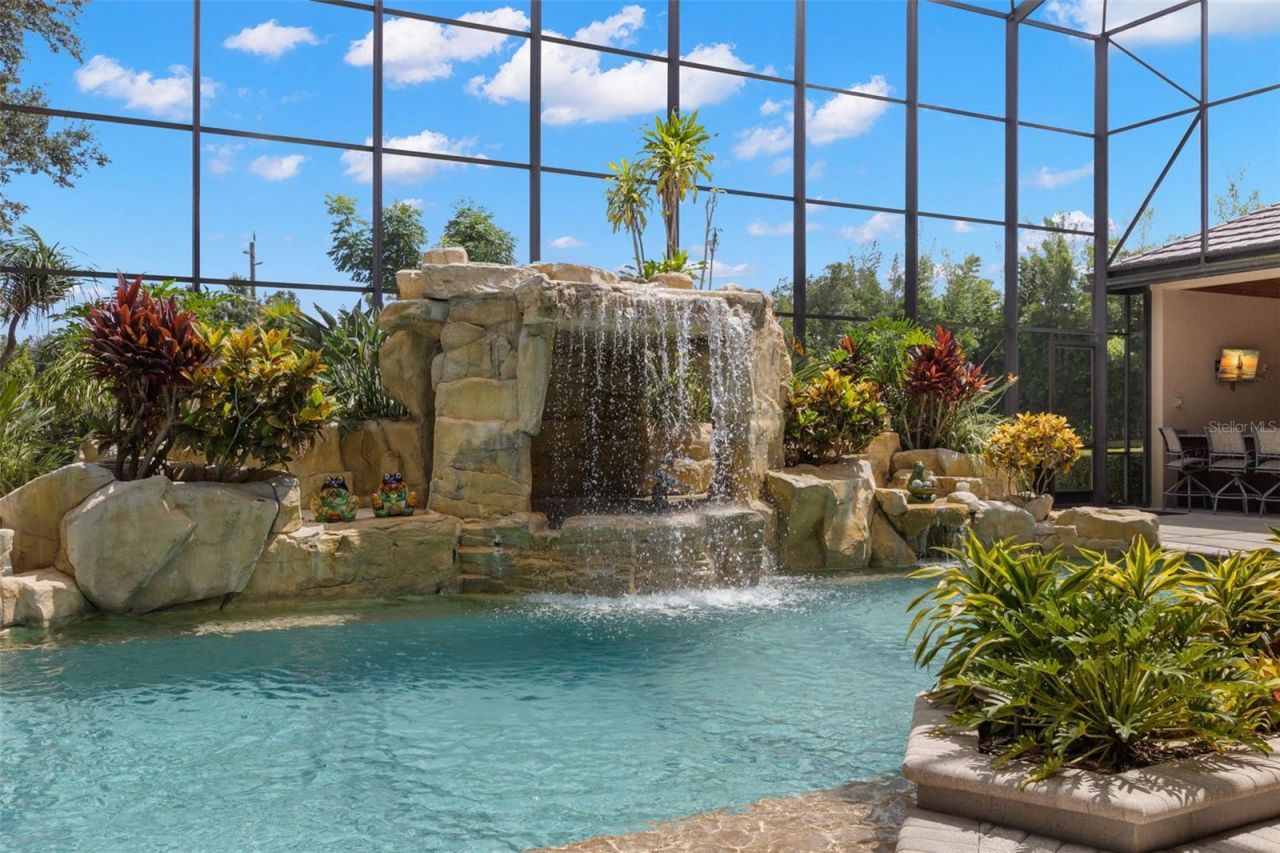 211 Rue Des Chateaux, Tarpon Springs, FL 34688 Photo