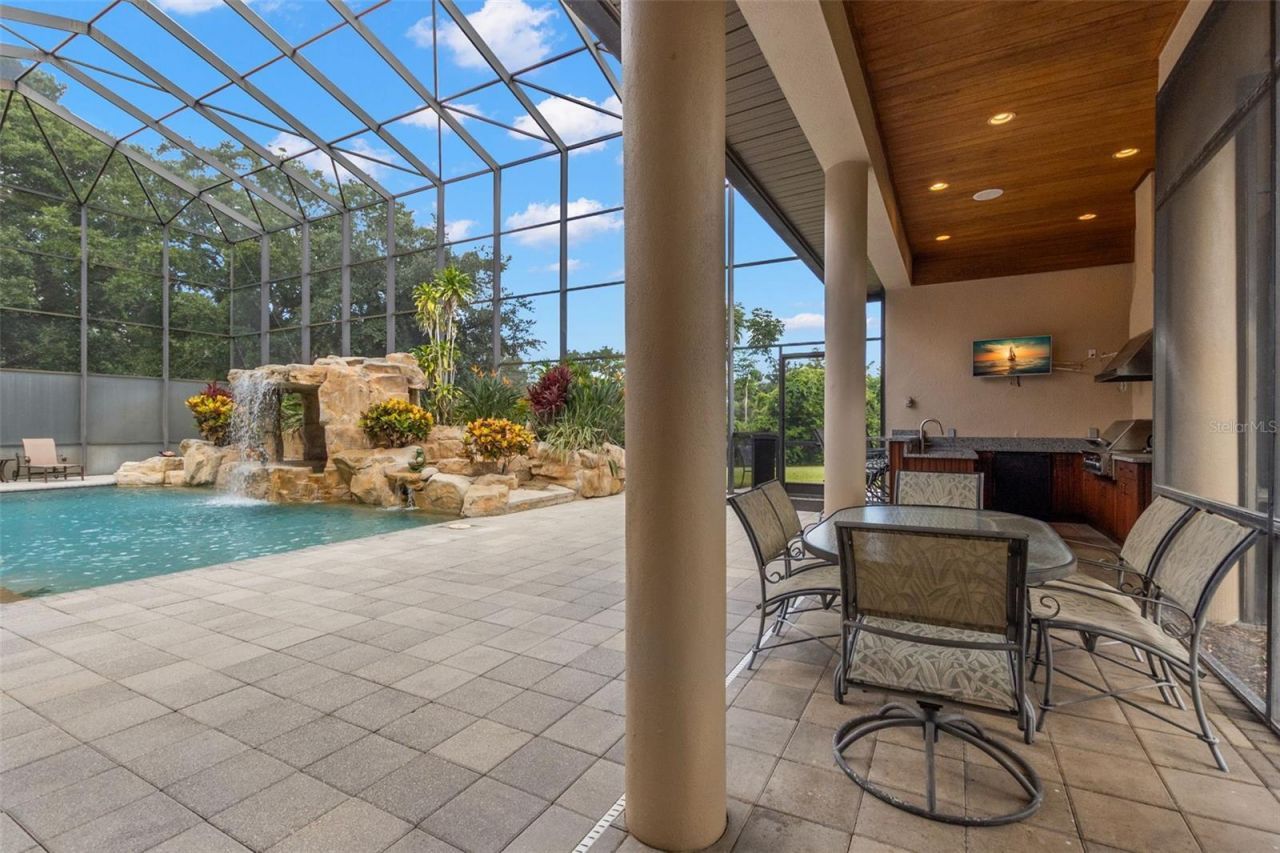 211 Rue Des Chateaux, Tarpon Springs, FL 34688 Photo