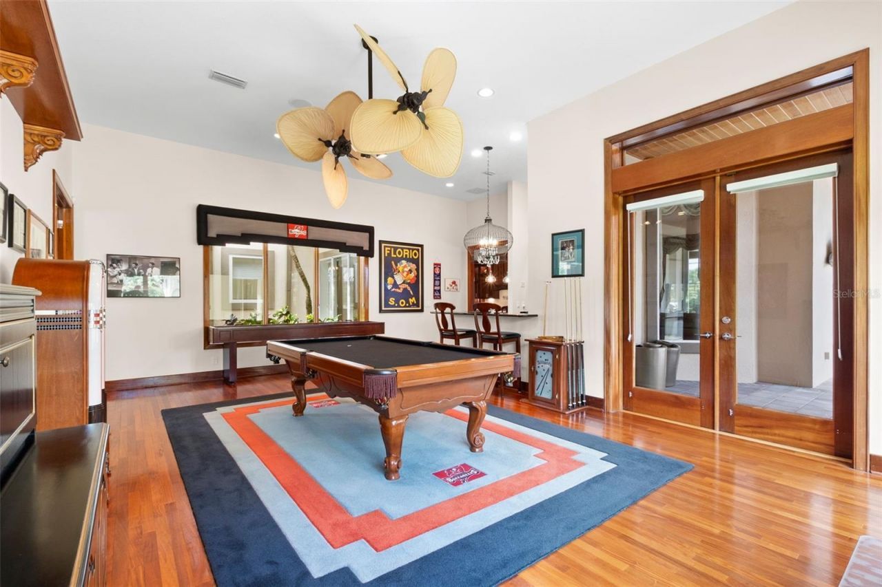 211 Rue Des Chateaux, Tarpon Springs, FL 34688 Photo