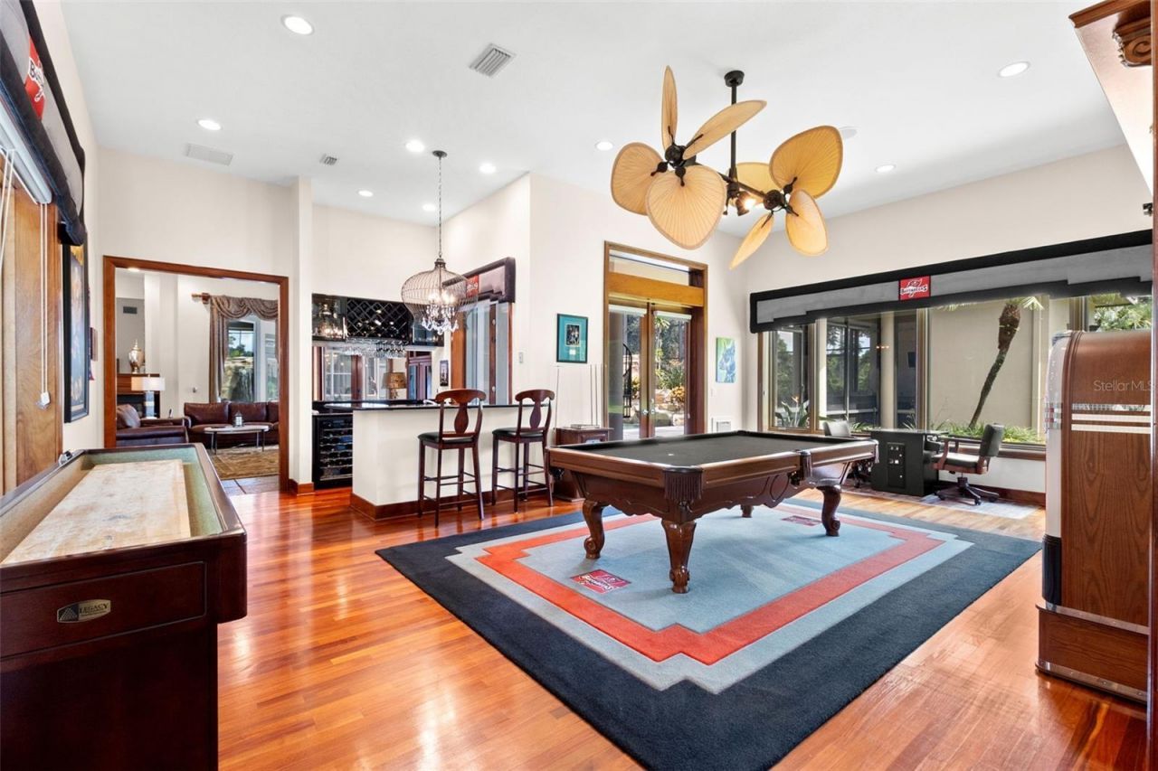 211 Rue Des Chateaux, Tarpon Springs, FL 34688 Photo