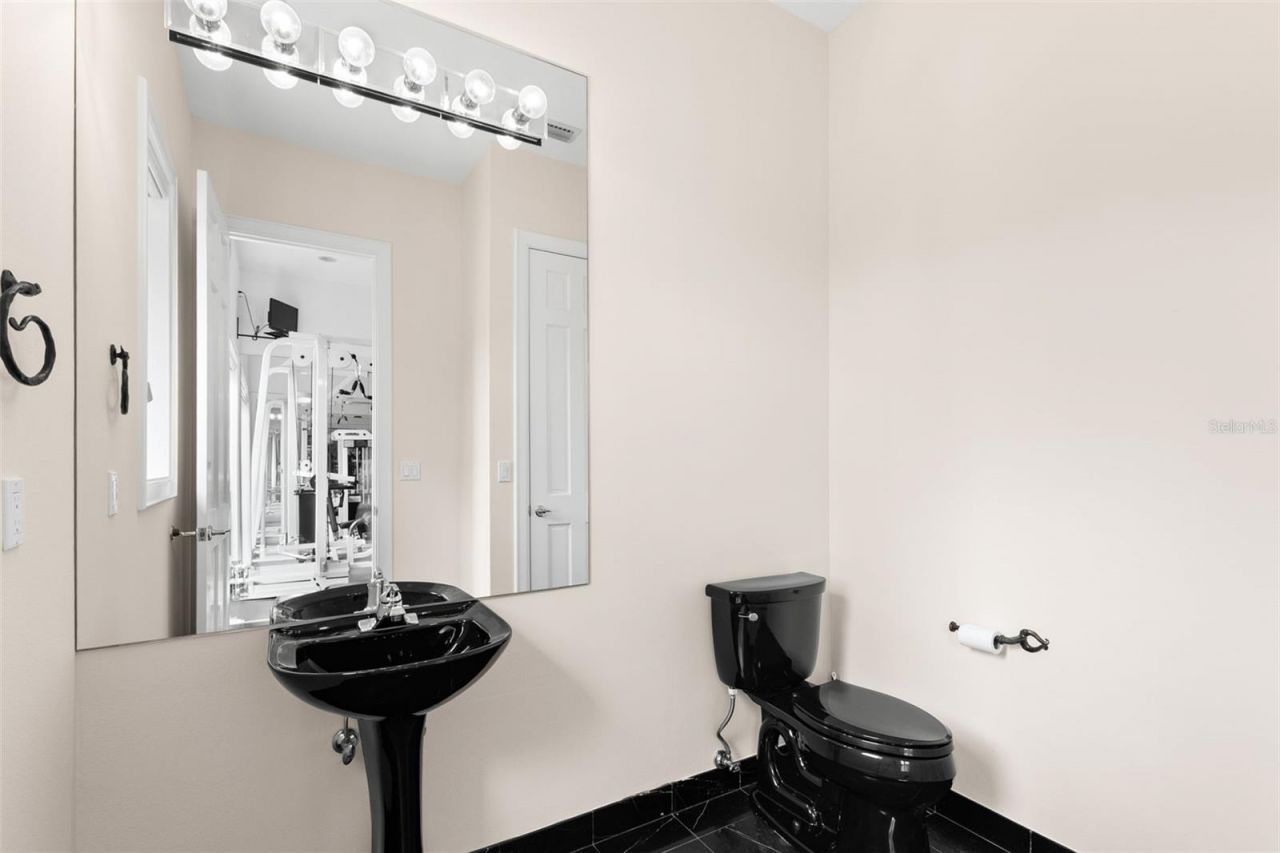 211 Rue Des Chateaux, Tarpon Springs, FL 34688 Photo