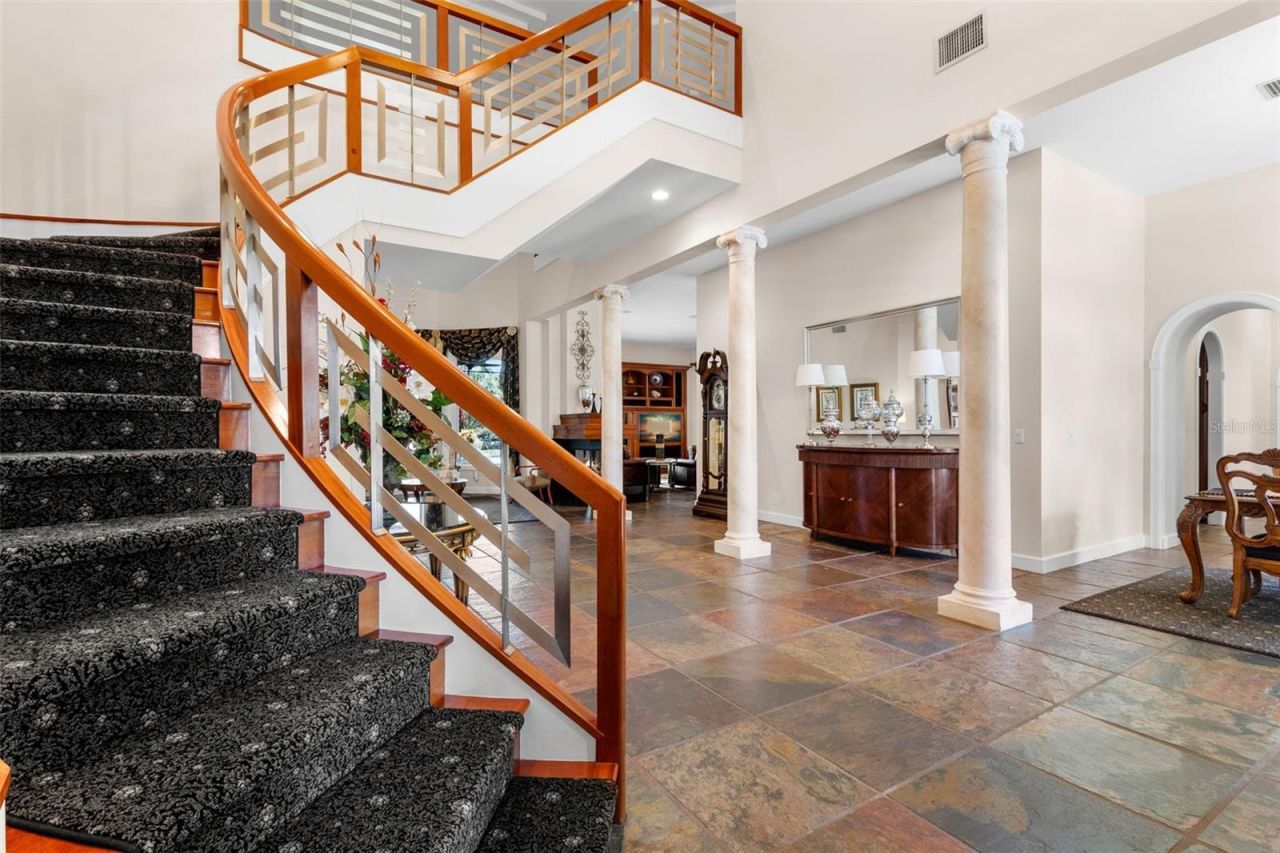 211 Rue Des Chateaux, Tarpon Springs, FL 34688 Photo