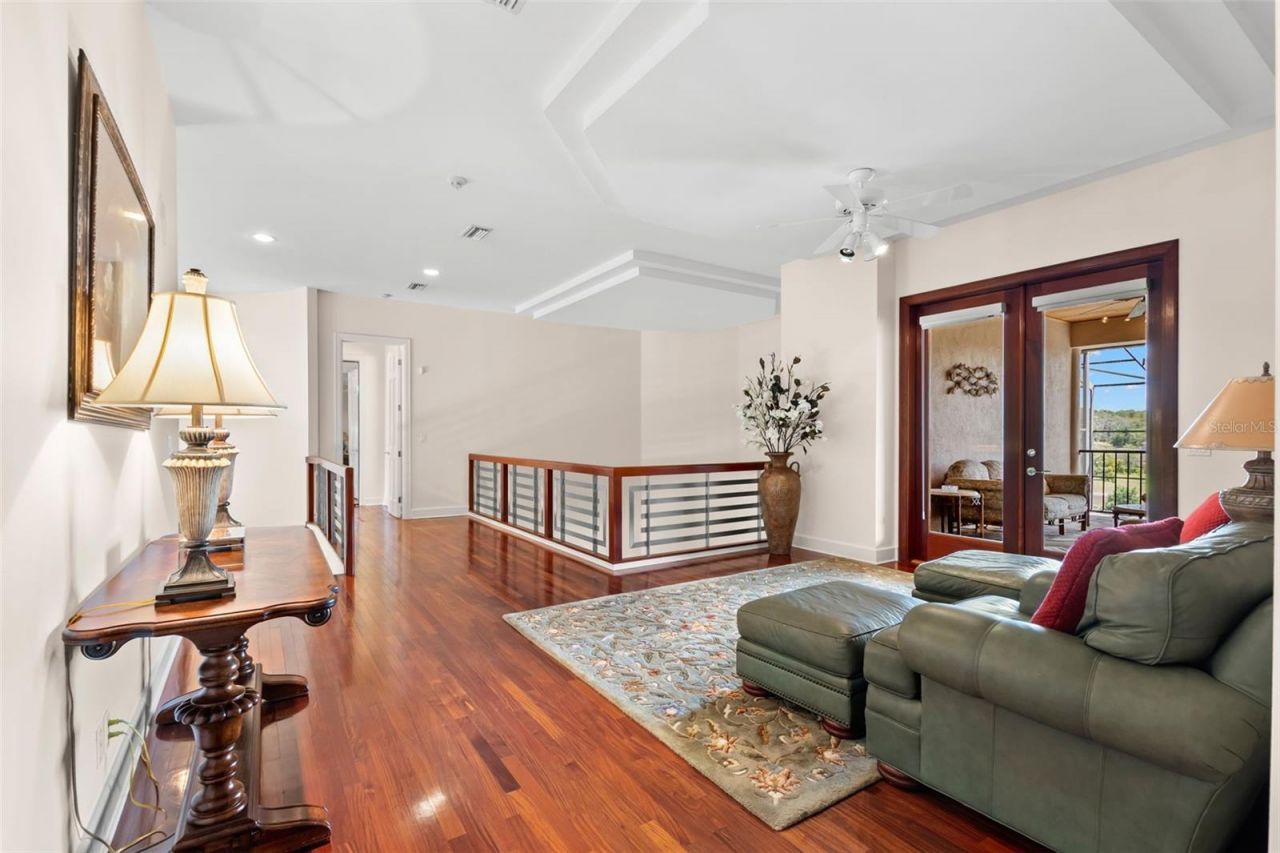 211 Rue Des Chateaux, Tarpon Springs, FL 34688 Photo