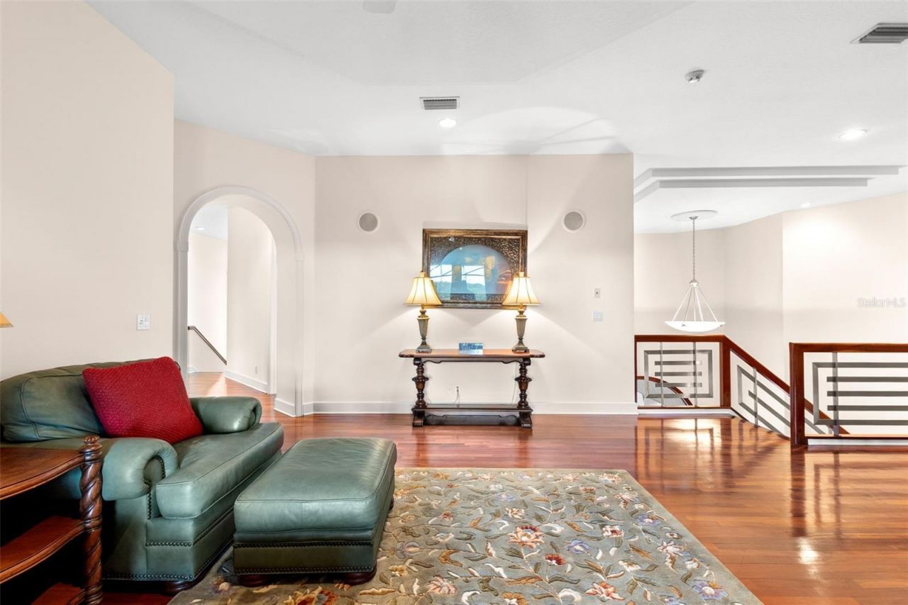 211 Rue Des Chateaux, Tarpon Springs, FL 34688 Photo