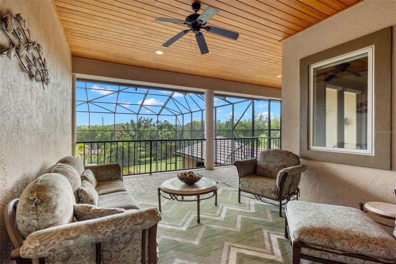 211 Rue Des Chateaux, Tarpon Springs, FL 34688 Photo