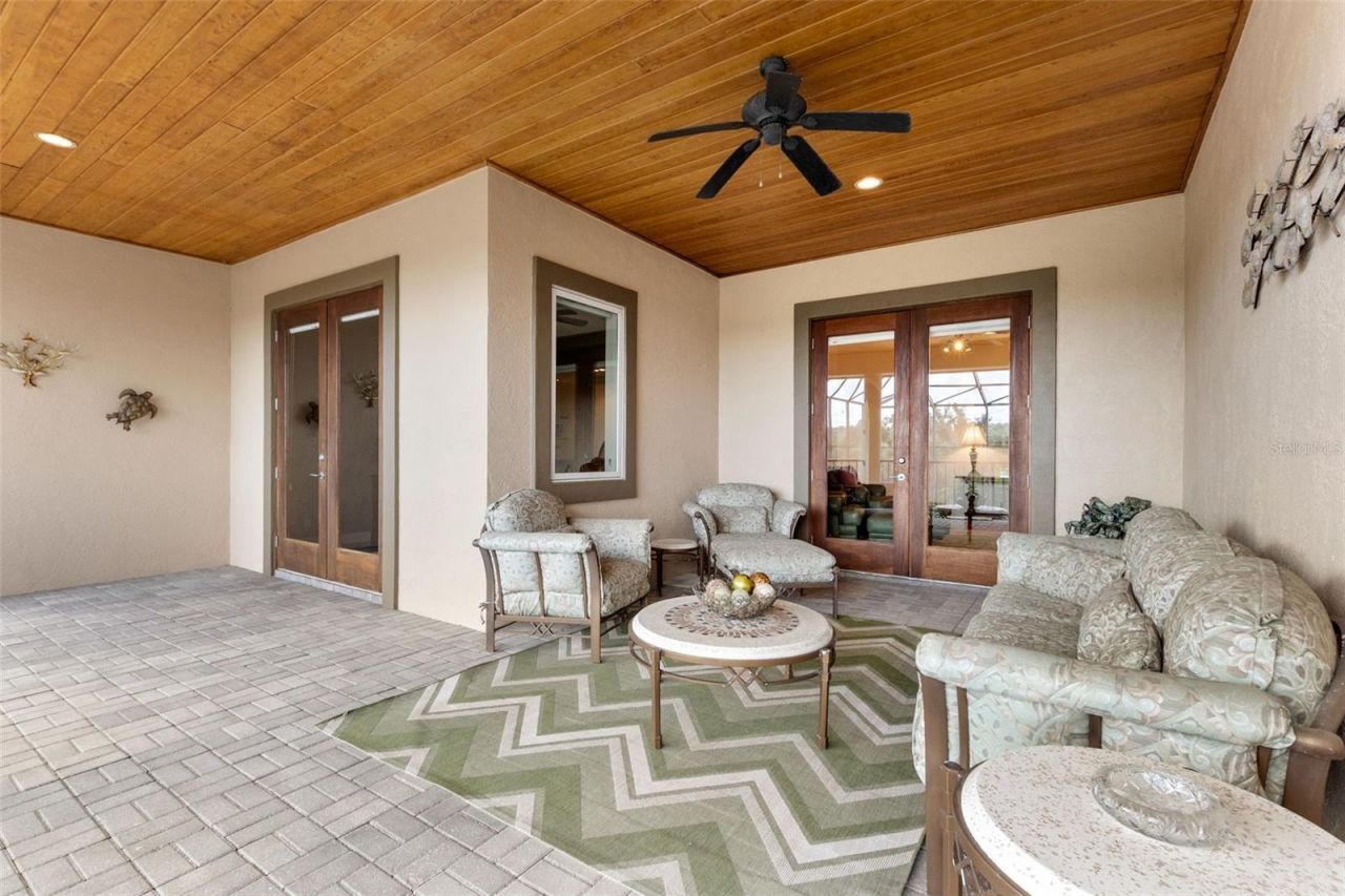 211 Rue Des Chateaux, Tarpon Springs, FL 34688 Photo