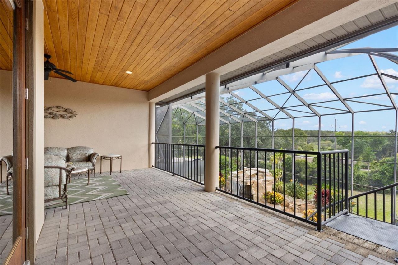 211 Rue Des Chateaux, Tarpon Springs, FL 34688 Photo