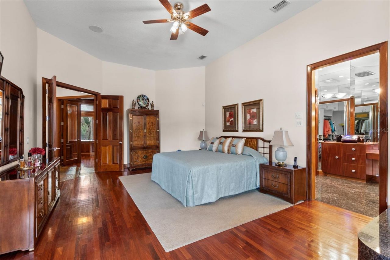 211 Rue Des Chateaux, Tarpon Springs, FL 34688 Photo