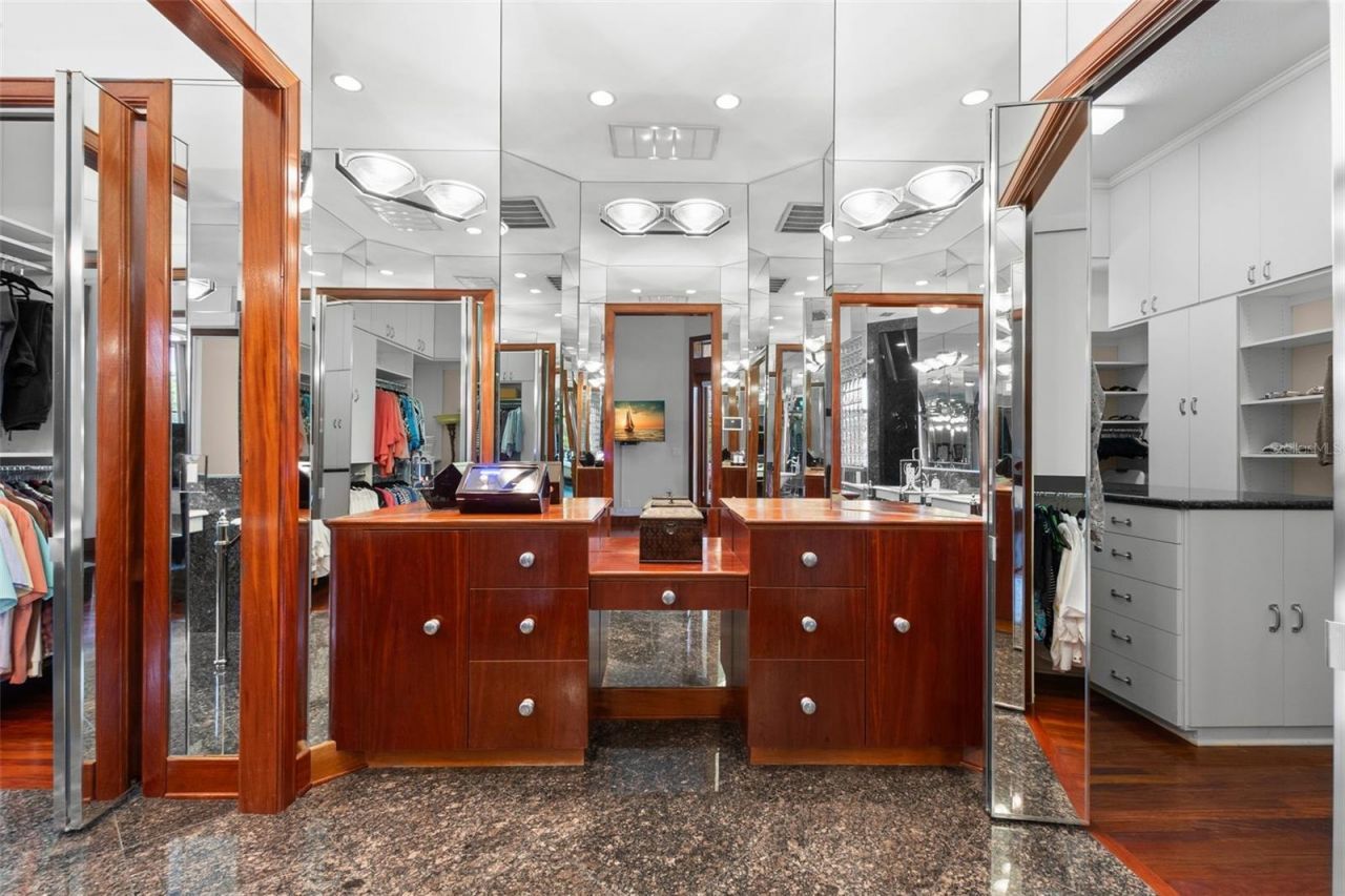 211 Rue Des Chateaux, Tarpon Springs, FL 34688 Photo