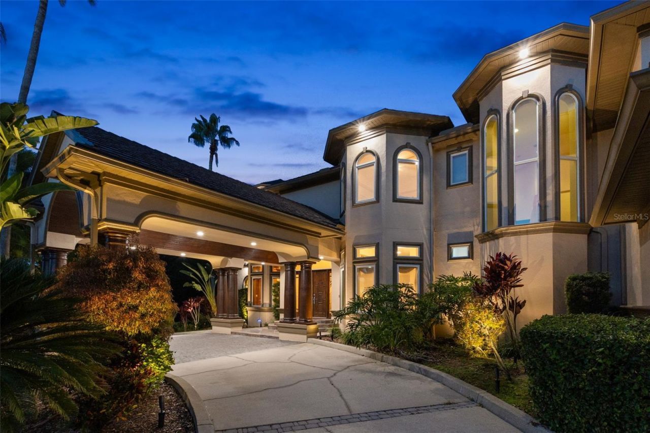 211 Rue Des Chateaux, Tarpon Springs, FL 34688 Photo