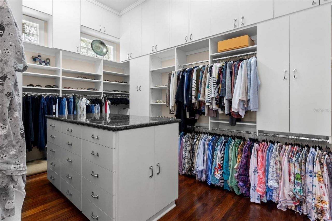 211 Rue Des Chateaux, Tarpon Springs, FL 34688 Photo