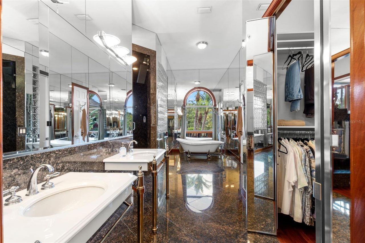 211 Rue Des Chateaux, Tarpon Springs, FL 34688 Photo