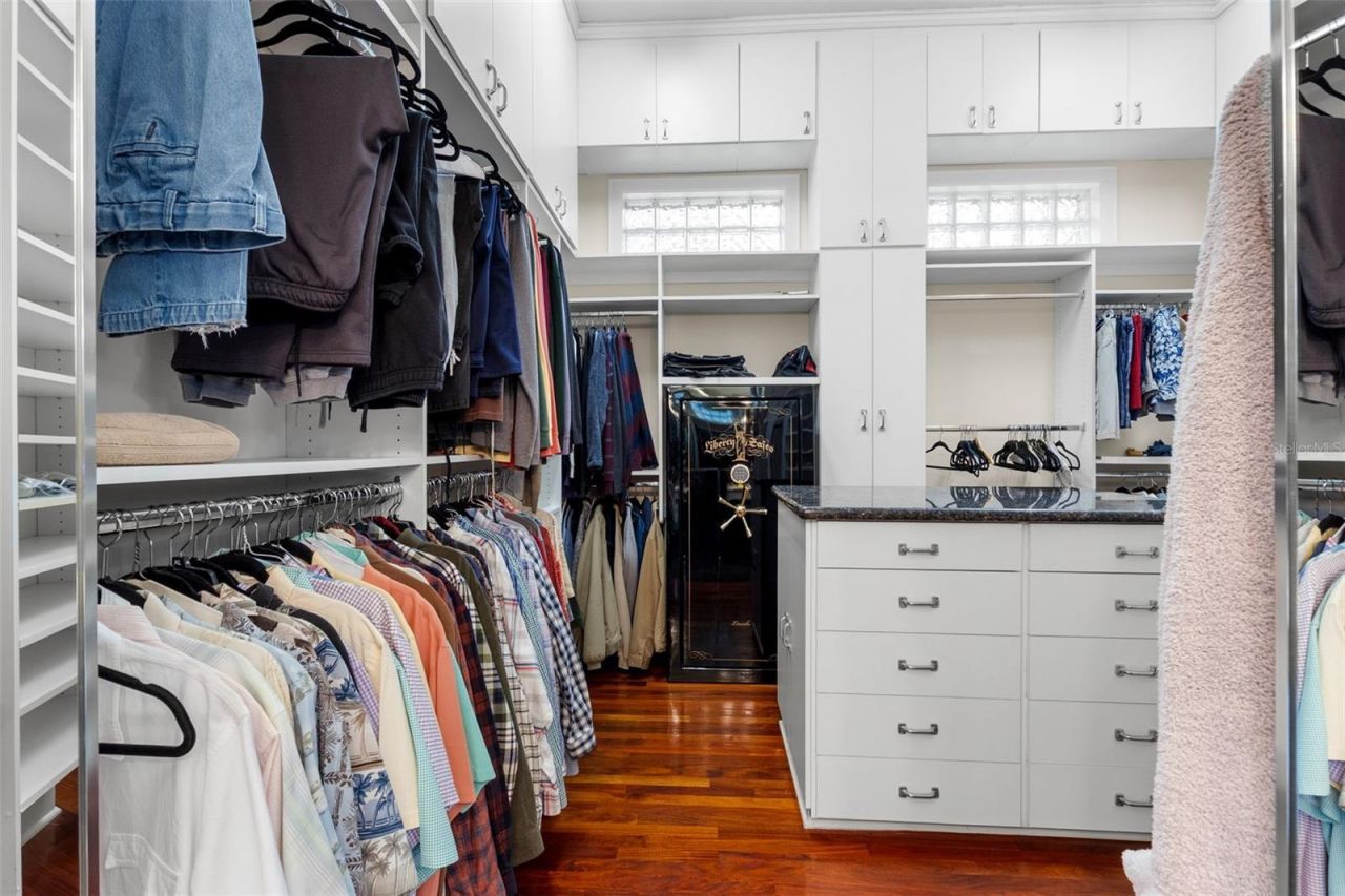 211 Rue Des Chateaux, Tarpon Springs, FL 34688 Photo