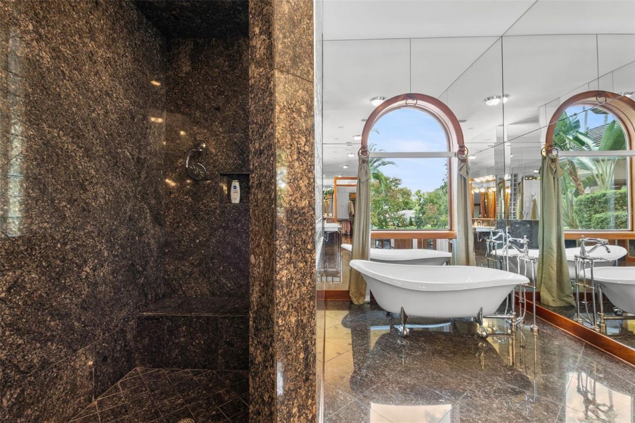 211 Rue Des Chateaux, Tarpon Springs, FL 34688 Photo