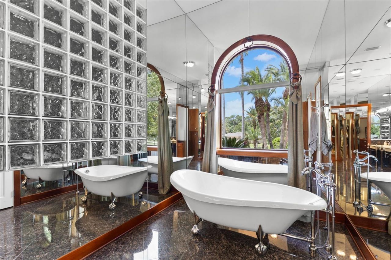 211 Rue Des Chateaux, Tarpon Springs, FL 34688 Photo