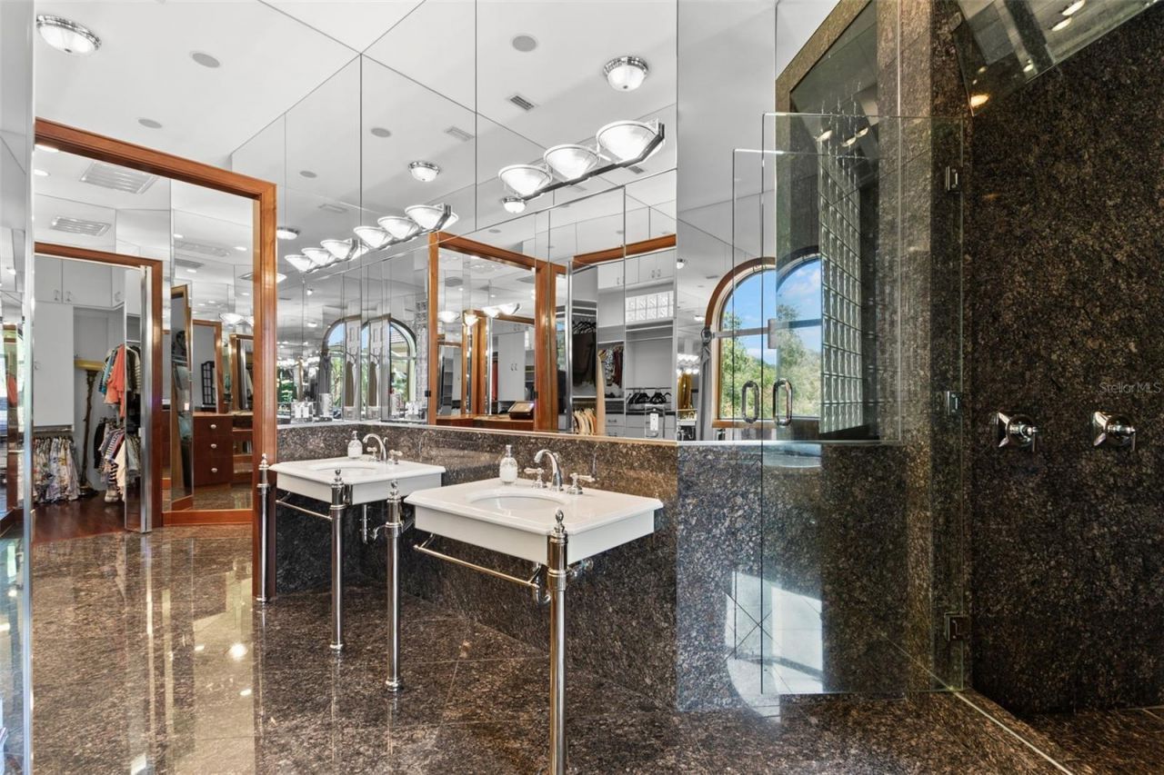 211 Rue Des Chateaux, Tarpon Springs, FL 34688 Photo