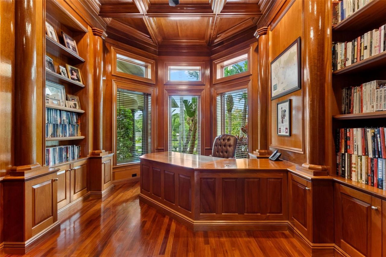 211 Rue Des Chateaux, Tarpon Springs, FL 34688 Photo