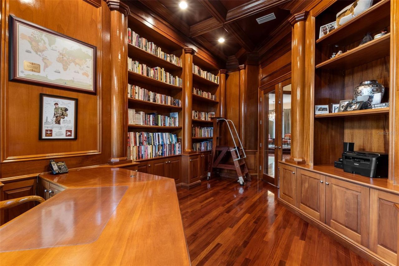 211 Rue Des Chateaux, Tarpon Springs, FL 34688 Photo