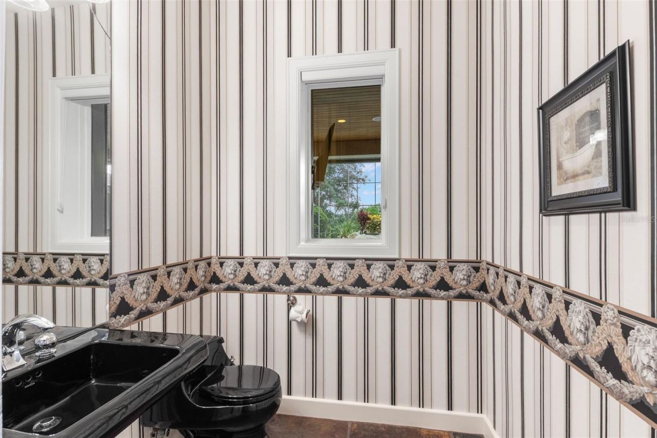 211 Rue Des Chateaux, Tarpon Springs, FL 34688 Photo