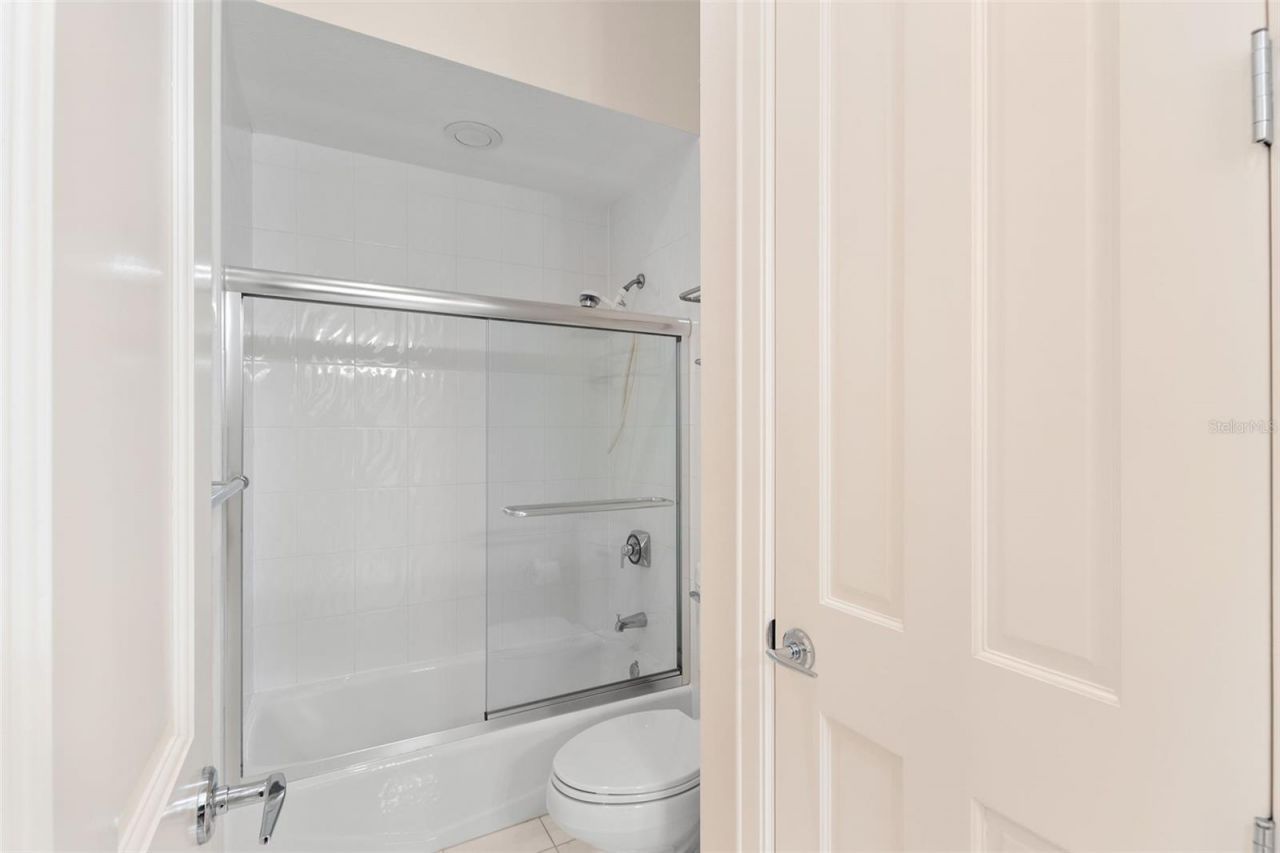 211 Rue Des Chateaux, Tarpon Springs, FL 34688 Photo