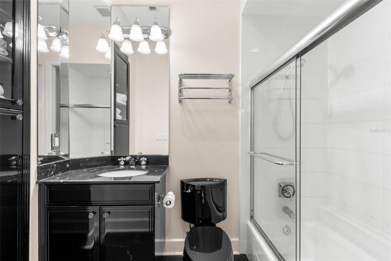 211 Rue Des Chateaux, Tarpon Springs, FL 34688 Photo