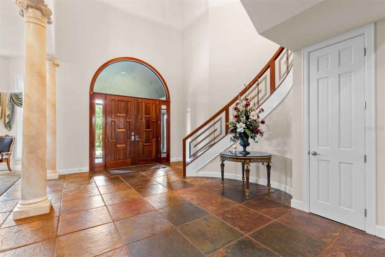 211 Rue Des Chateaux, Tarpon Springs, FL 34688 Photo