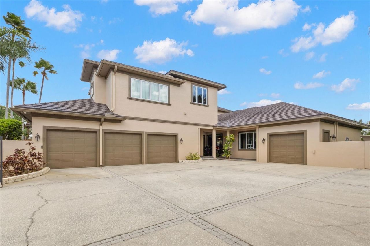 211 Rue Des Chateaux, Tarpon Springs, FL 34688 Photo