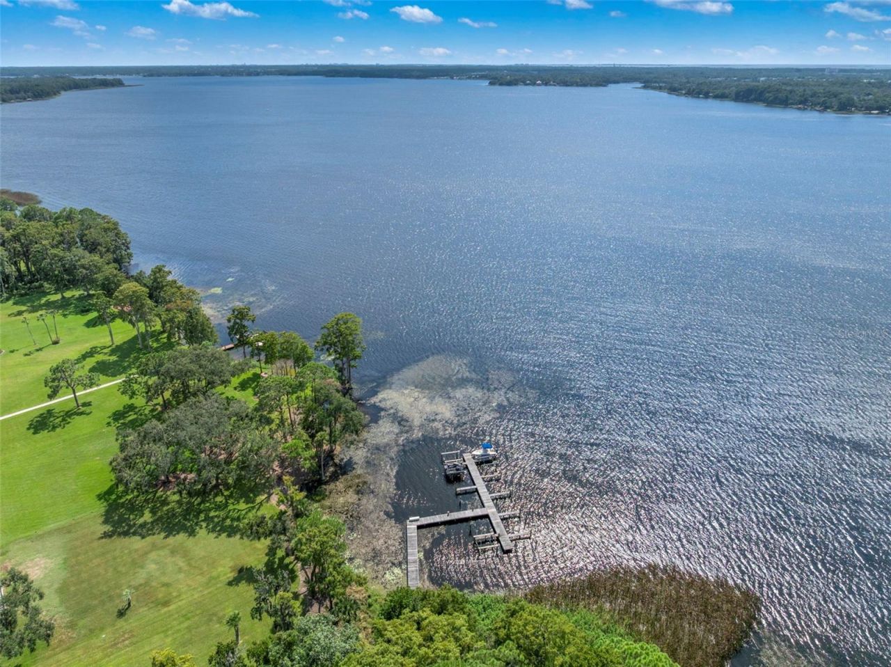 211 Rue Des Chateaux, Tarpon Springs, FL 34688 Photo