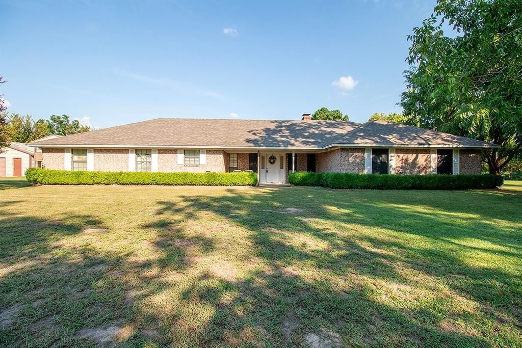 1000 N Waldrip Street, Grand Saline, TX 75140 Main Photo