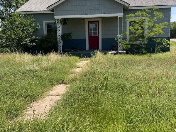 301 E versa Street, Hollis, OK 73550