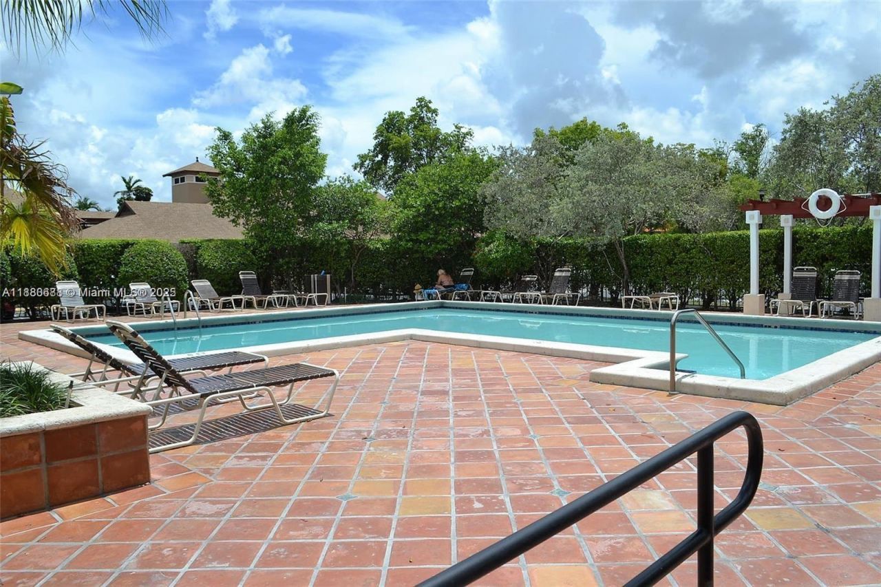 10431 N Kendall Dr, Unit D312, Miami, FL 33176 Photo