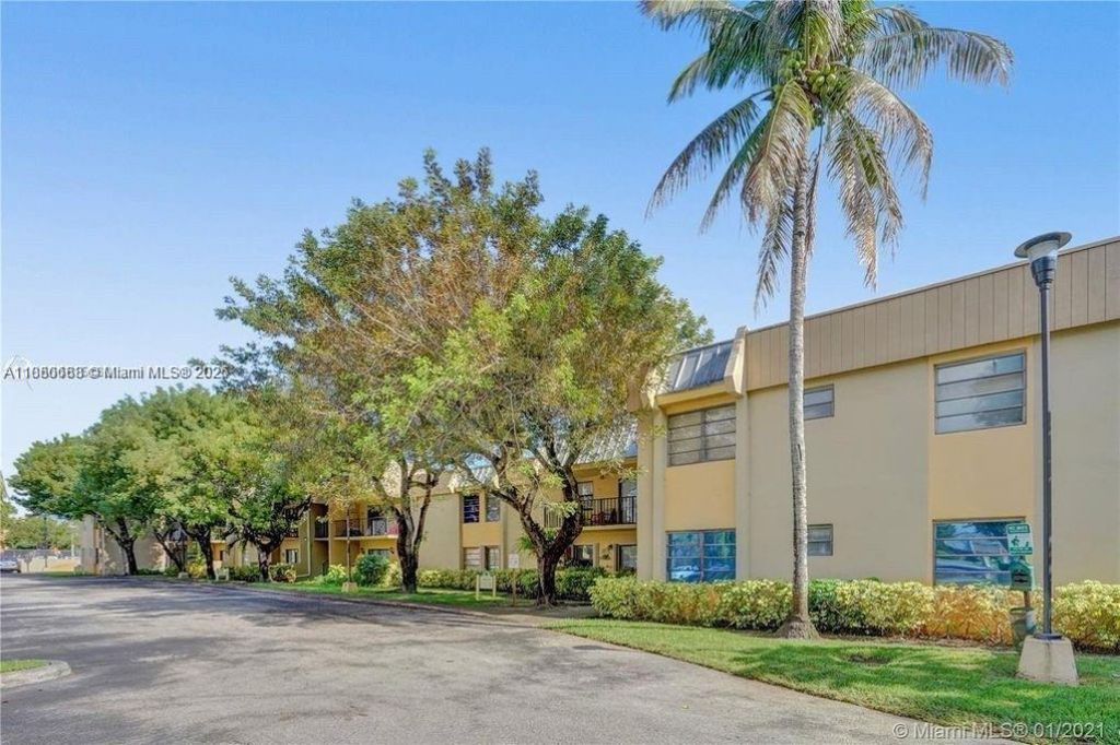 10431 N Kendall Dr, Unit D312, Miami, FL 33176 Photo