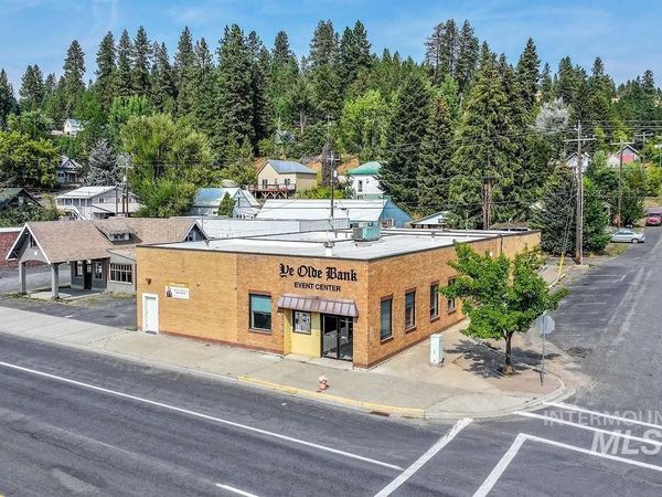 424 S Main St, Troy, ID 83871