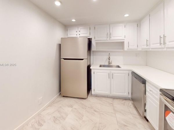 500 Three Islands Blvd, Unit 822, Hallandale Beach, FL 33009