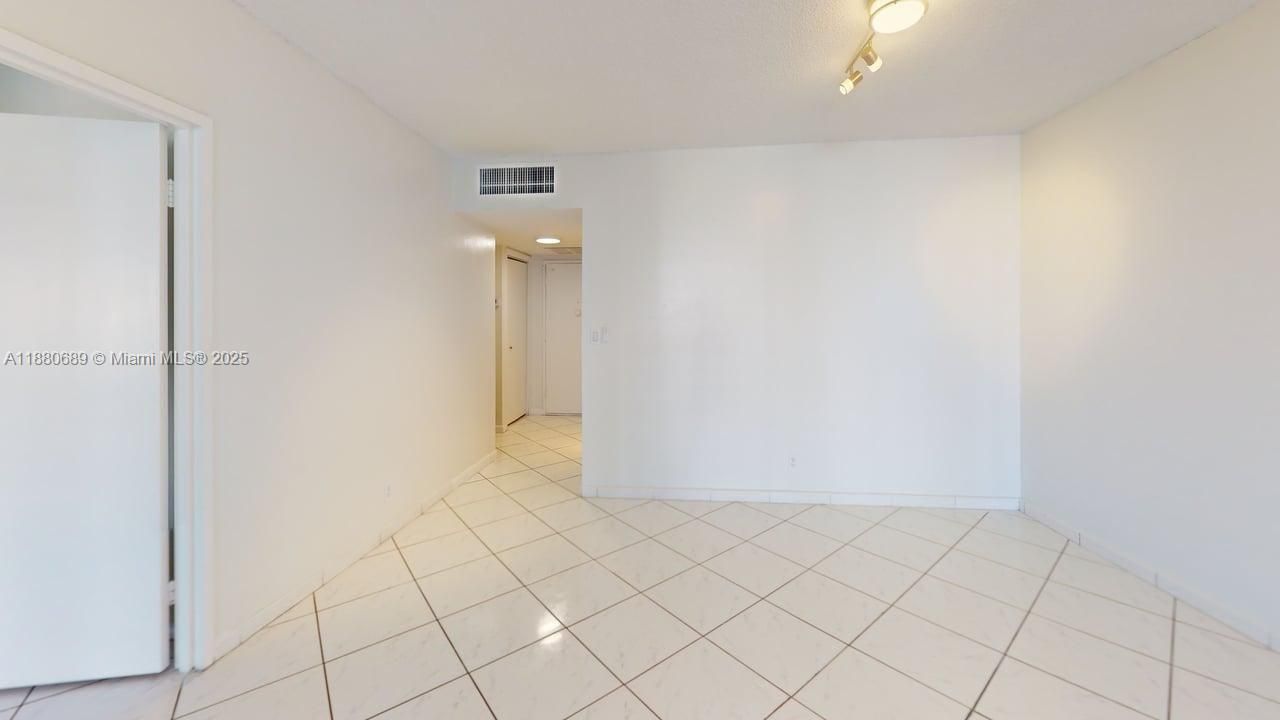 500 Three Islands Blvd, Unit 822, Hallandale Beach, FL 33009 Photo