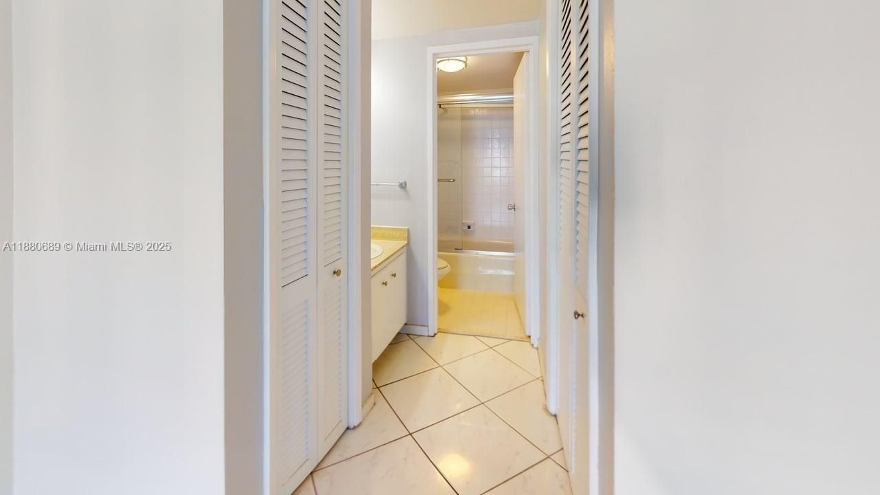 500 Three Islands Blvd, Unit 822, Hallandale Beach, FL 33009 Photo