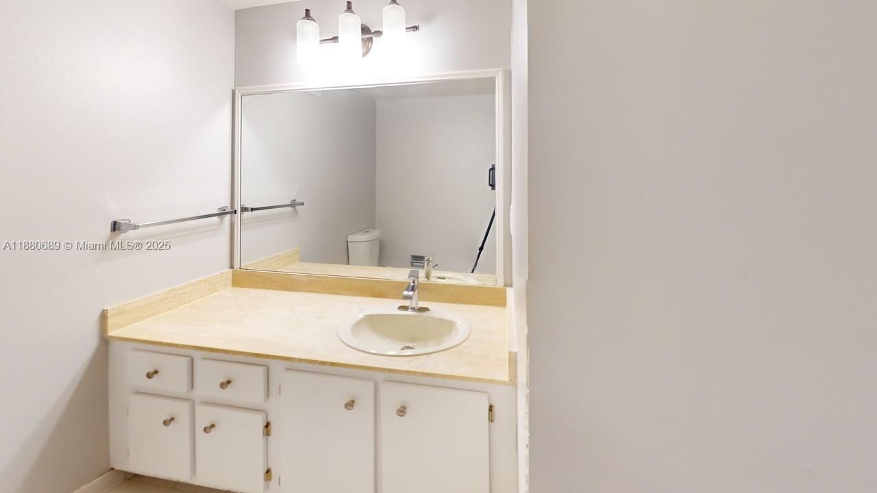 500 Three Islands Blvd, Unit 822, Hallandale Beach, FL 33009 Photo