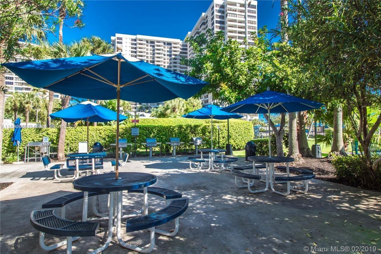 500 Three Islands Blvd, Unit 822, Hallandale Beach, FL 33009 Photo