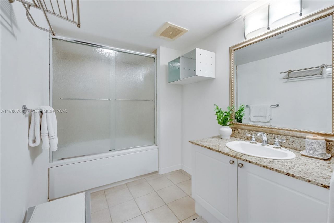 19501 W Country Club Dr, Unit 2412, Aventura, FL 33180 Photo