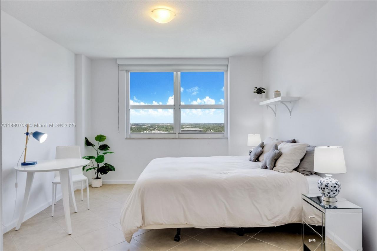 19501 W Country Club Dr, Unit 2412, Aventura, FL 33180 Photo