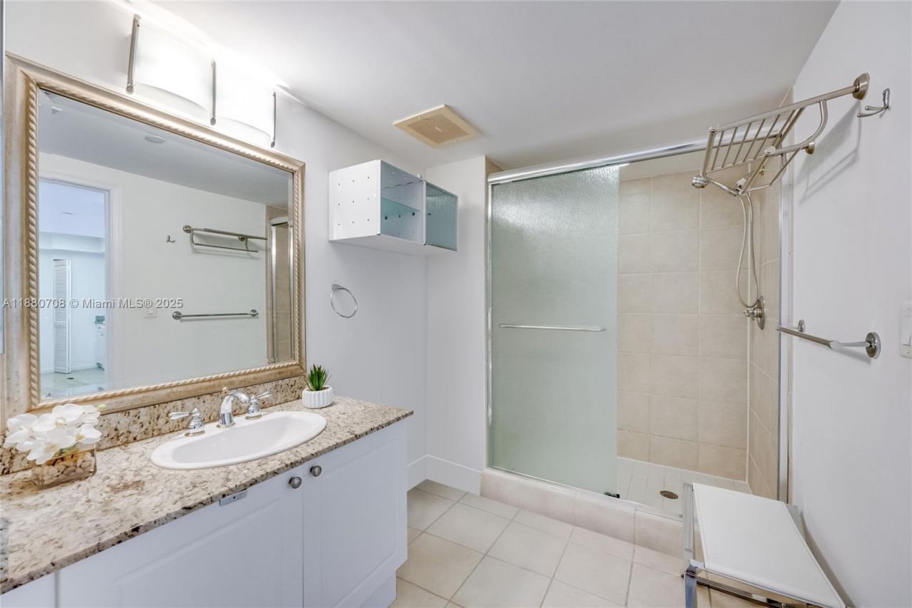 19501 W Country Club Dr, Unit 2412, Aventura, FL 33180 Photo