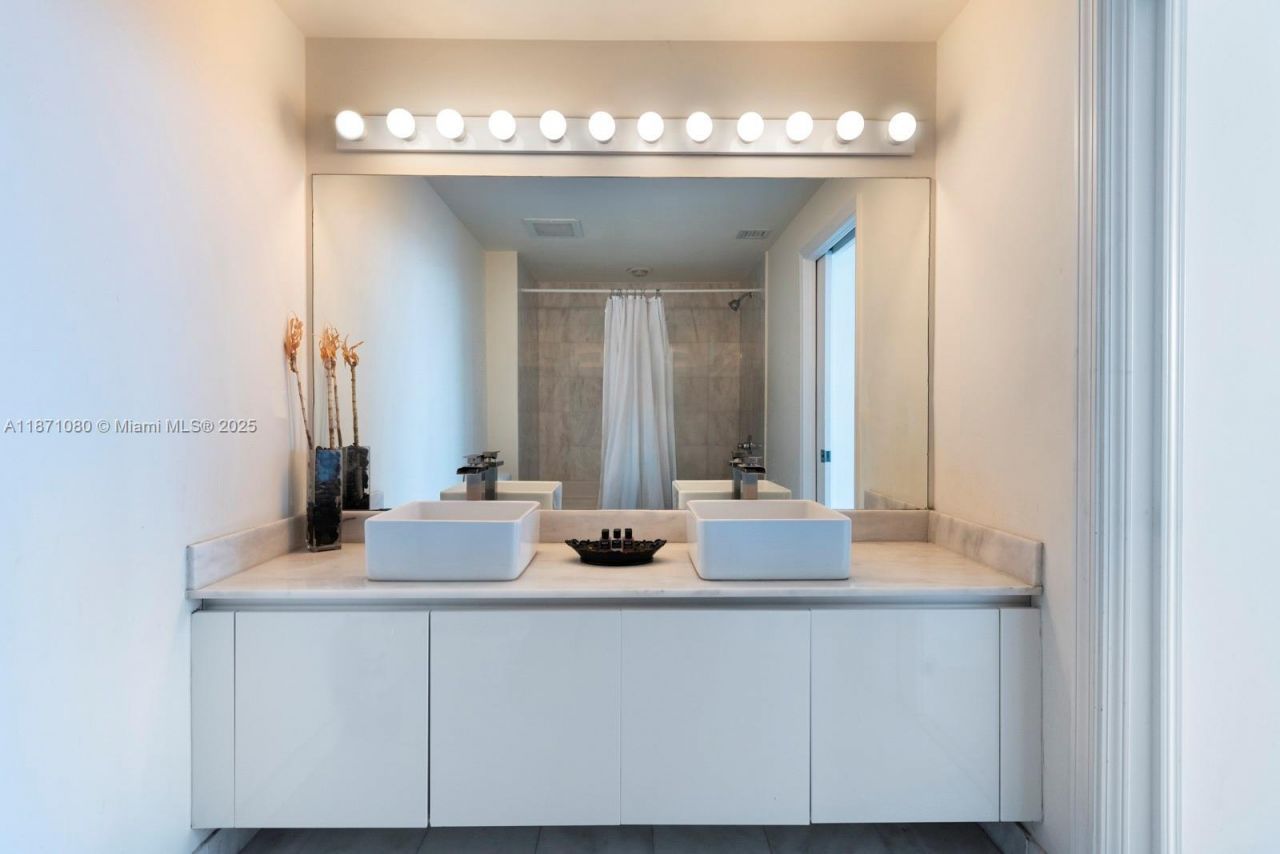 601 NE 36th St, Unit 803, Miami, FL 33137 Photo