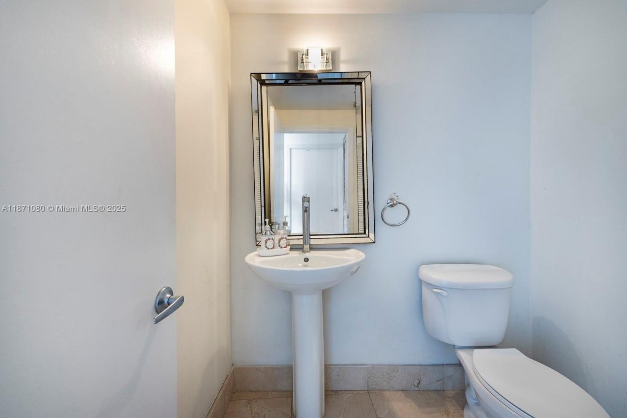 601 NE 36th St, Unit 803, Miami, FL 33137 Photo