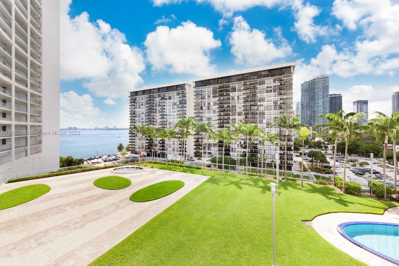 601 NE 36th St, Unit 803, Miami, FL 33137 Photo