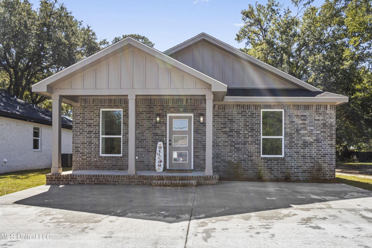2310 Jackson Avenue, Pascagoula, MS 39567 Main Photo
