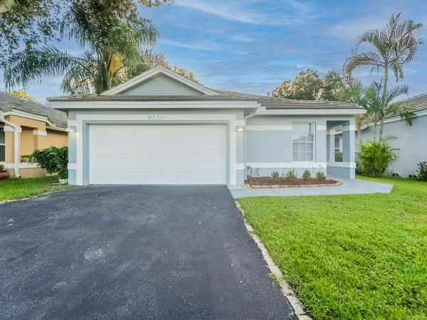 9220 Arborwood Circle, Davie, FL 33328
