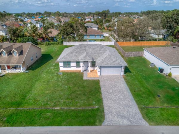 1825 SW Effland Avenue, Port St. Lucie, FL 34953