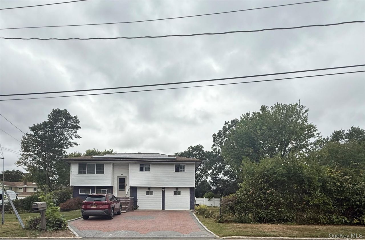 82 Schenectady Avenue, West Babylon, NY 11704 Main Photo