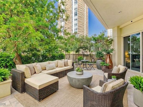 2877 Paradise Road, Unit 104, Las Vegas, NV 89109