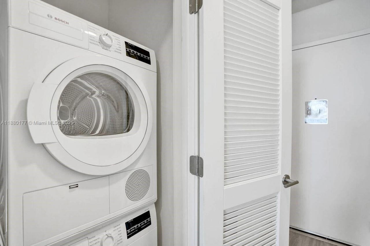 580 72nd Street, Unit 1713, Miami Beach, FL 33141 Photo